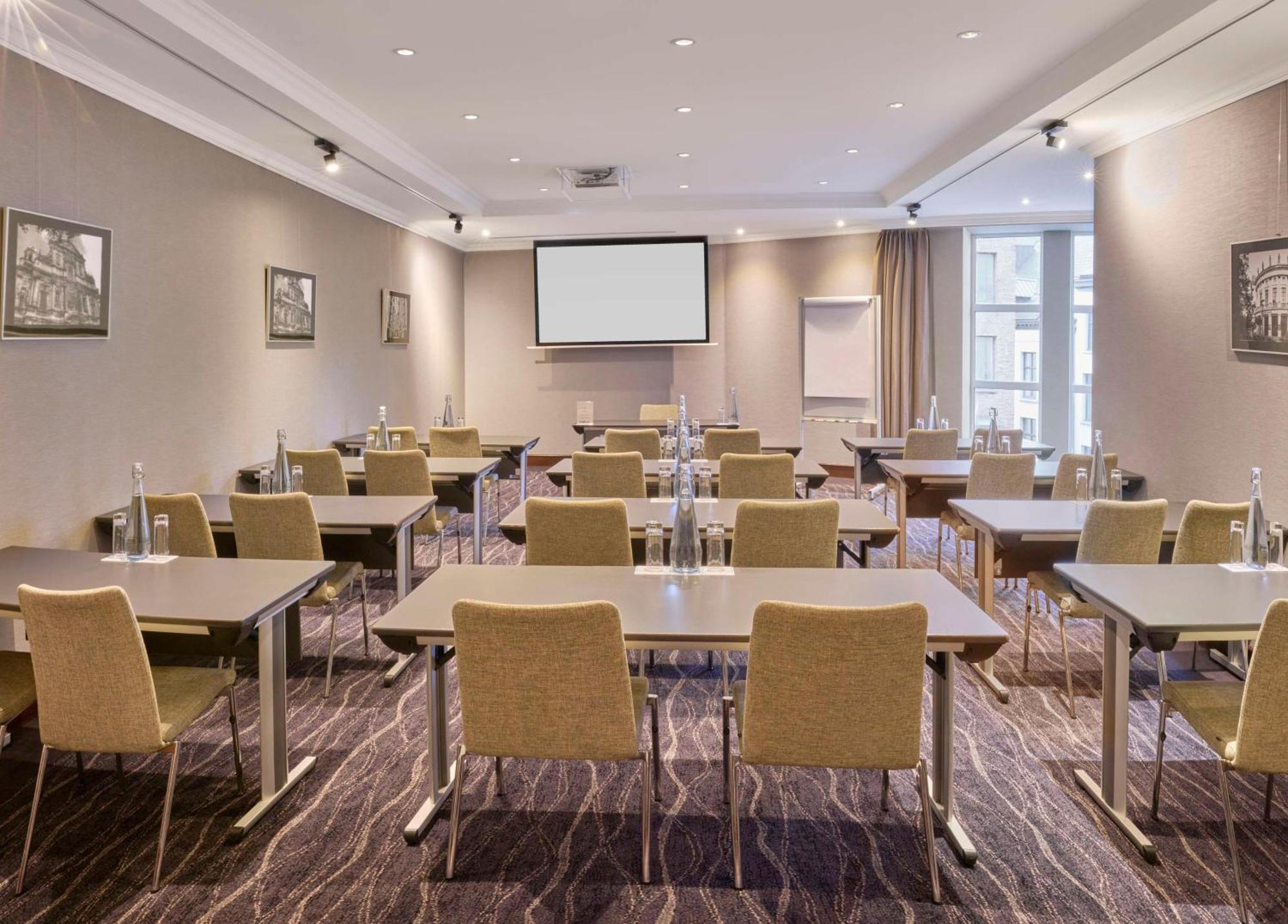 Hilton Old Town 4*