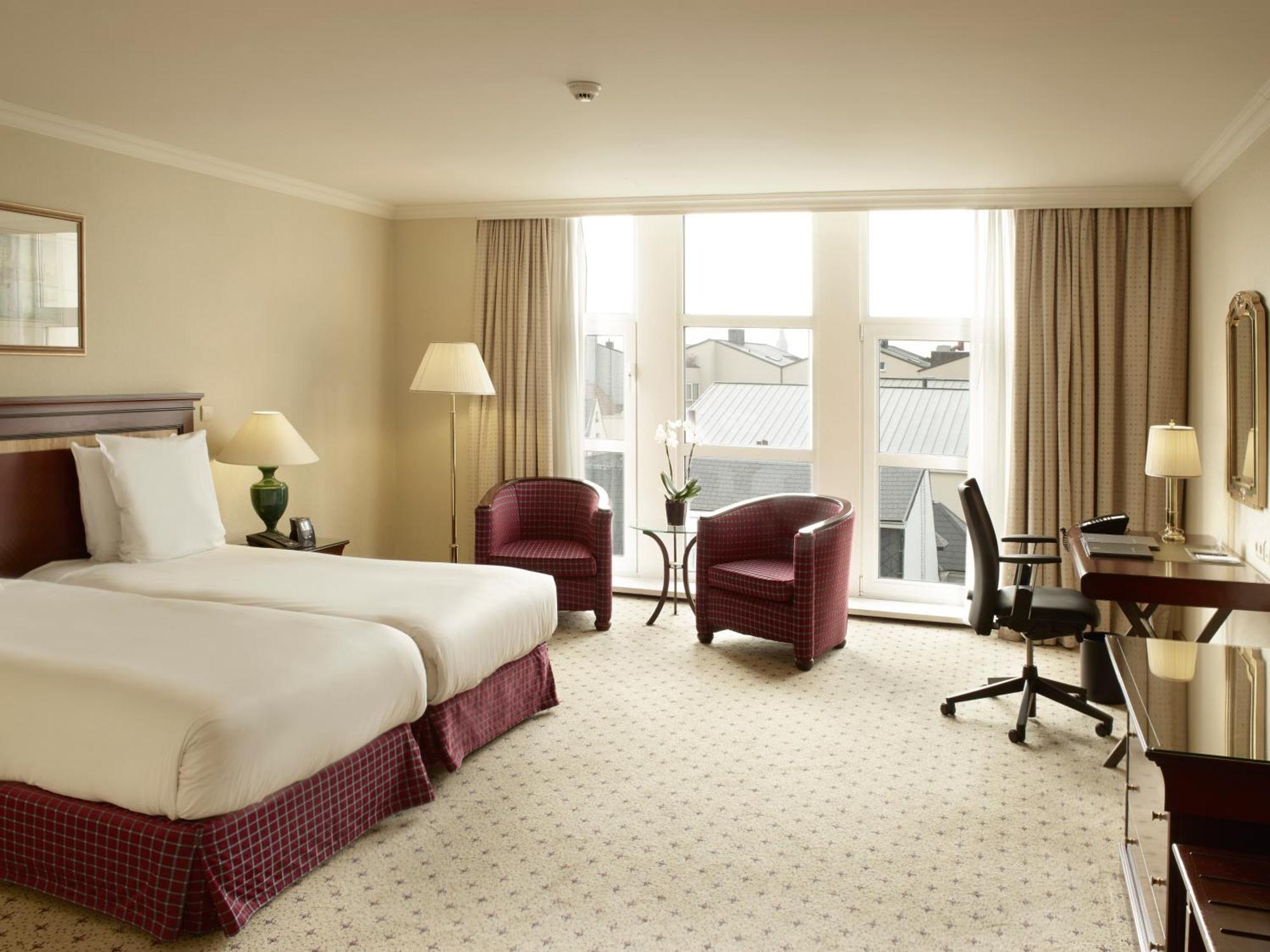 Hilton Old Town 4*